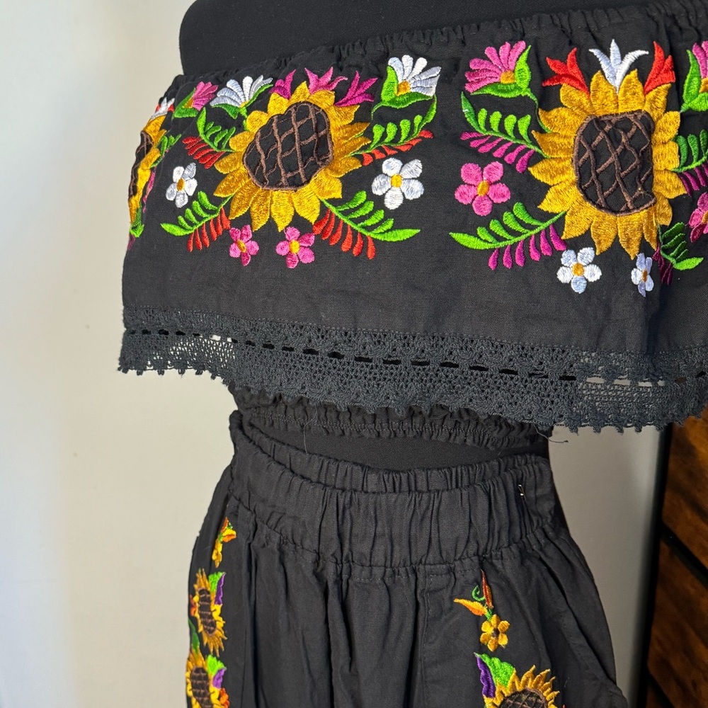 Two Piece Traditional Pattern Pants Set - image 3